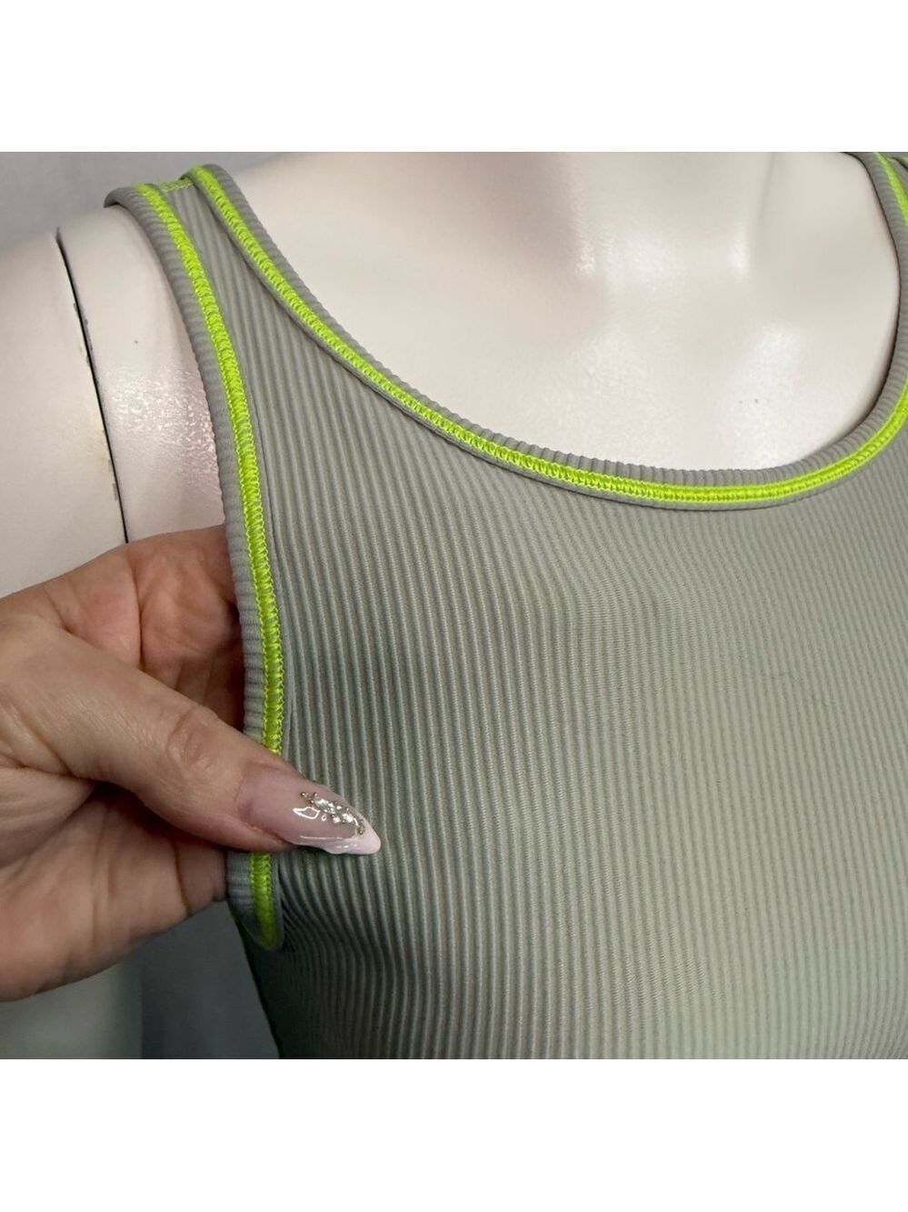 LULULEMON Power Pivot Ribbed Crop Tank - Picture 7 of 9